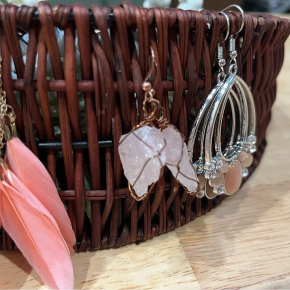 Lot of four pairs dangle earrings. Wire wrapped boho. Quartz. Feathers. Pink. - Picture 6 of 6